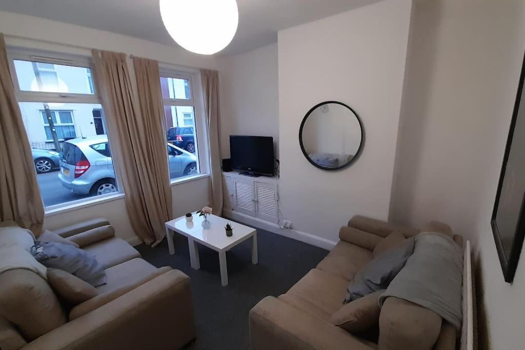 Spacious 4 Bedroom, Free Netflix, Central Location Cardiff Exterior photo