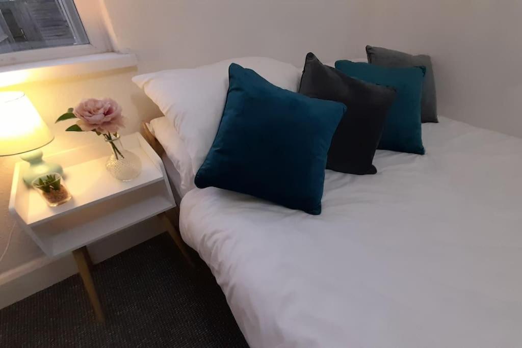 Spacious 4 Bedroom, Free Netflix, Central Location Cardiff Exterior photo