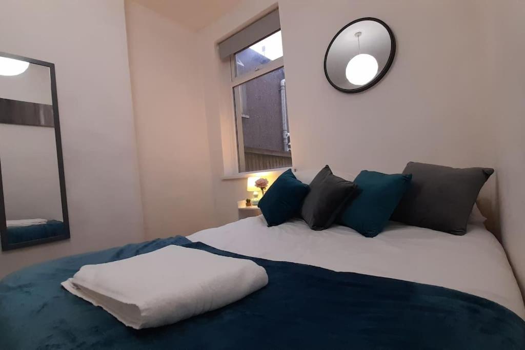 Spacious 4 Bedroom, Free Netflix, Central Location Cardiff Exterior photo