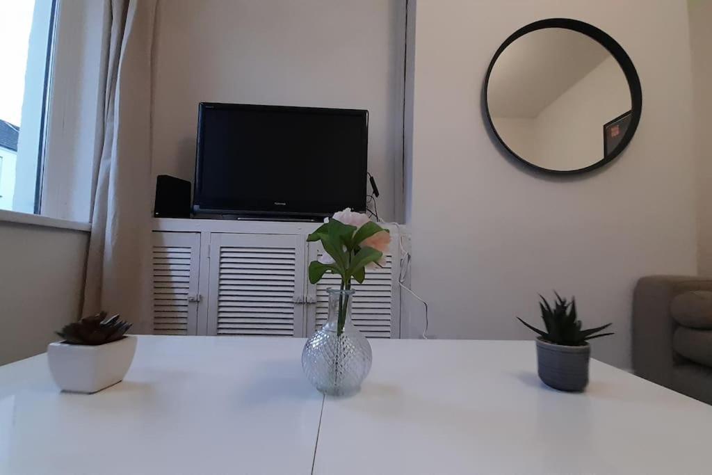 Spacious 4 Bedroom, Free Netflix, Central Location Cardiff Exterior photo