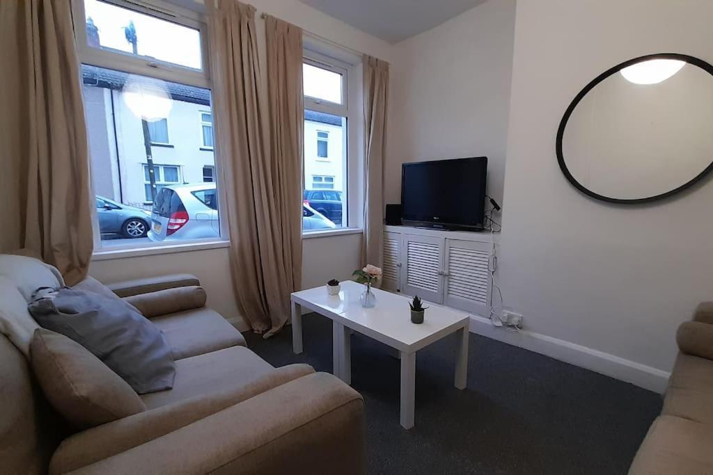 Spacious 4 Bedroom, Free Netflix, Central Location Cardiff Exterior photo